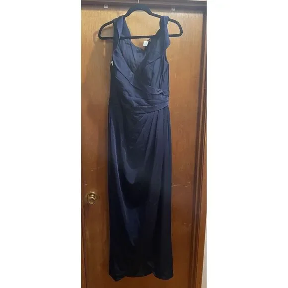 LA FEMME Surplice Off the Shoulder‎ Column Gown in Navy Blue 12 - Picture 4 of 8